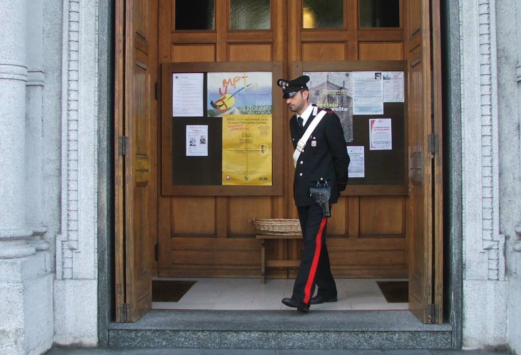 chiesa lurate con carabiniere