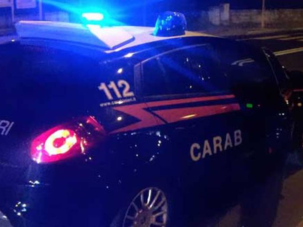 auto carabinieri notte
