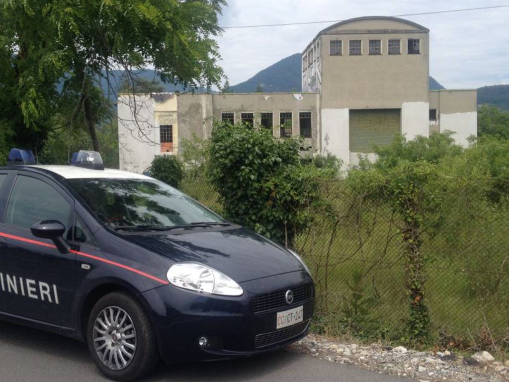 carabinieri erba edificio abbandonato