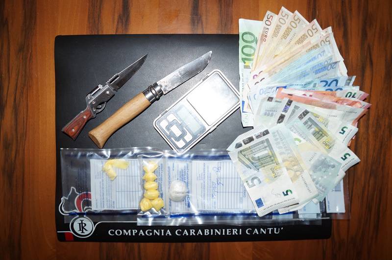 soldi e droga carabinieri cantù