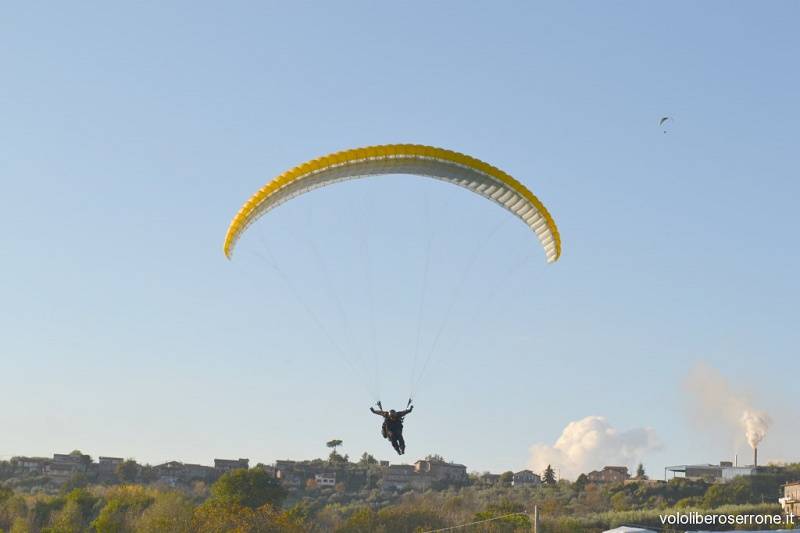 atterraggio parapendio campo