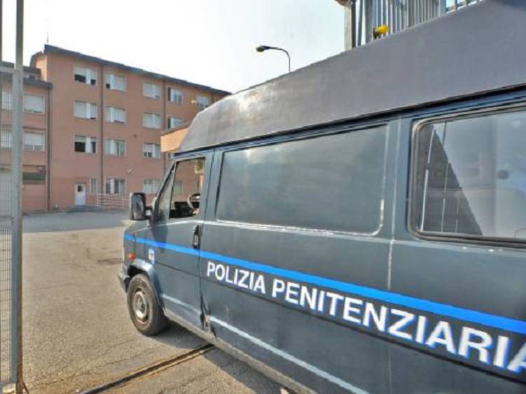 furgone polizia penitenziaria bassone