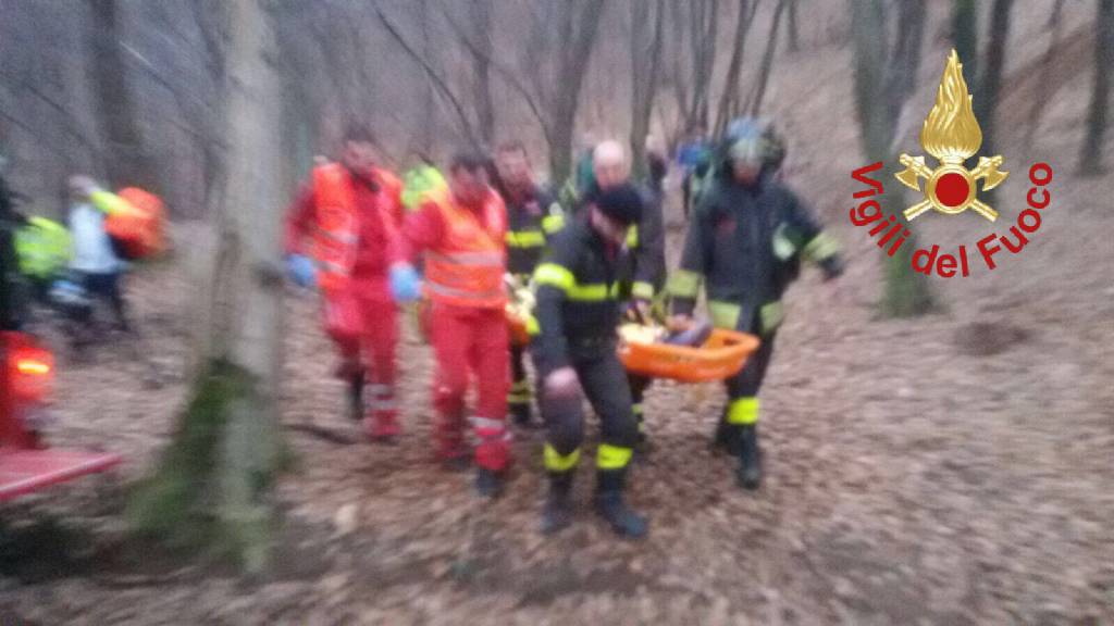 ragazzo ferito cascina varenna su barella