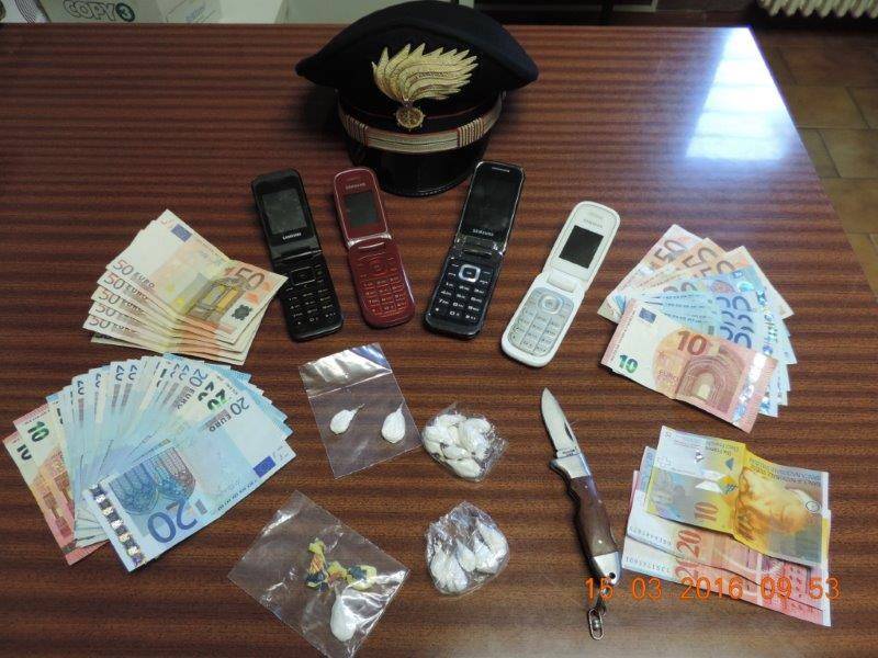 telefoni e droga sequestro carabinieri