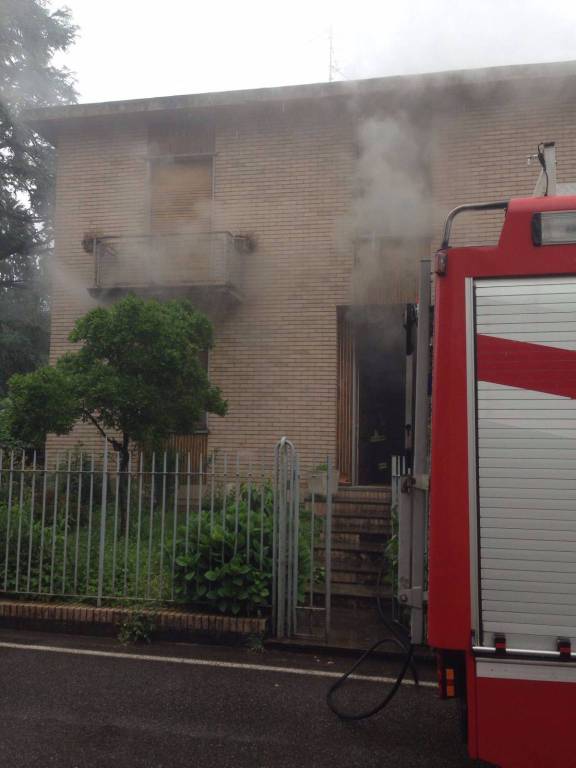 incendio cucina casa mozzate