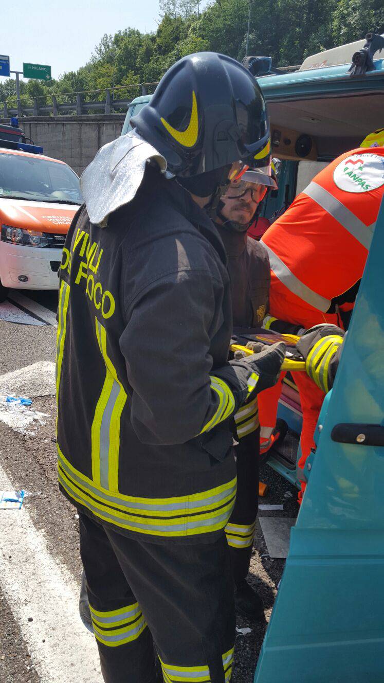 incidente autostrada furgone camion