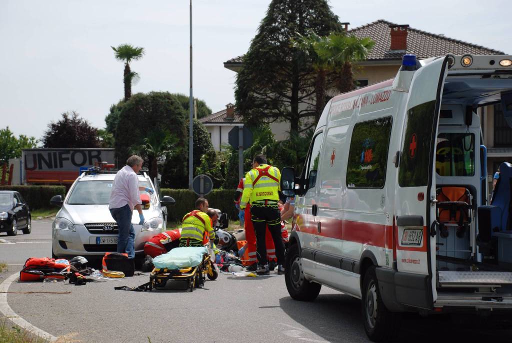 moto contro auto fenegrò