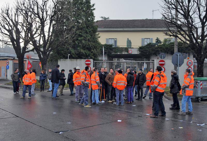 protesta dipendenti holcim