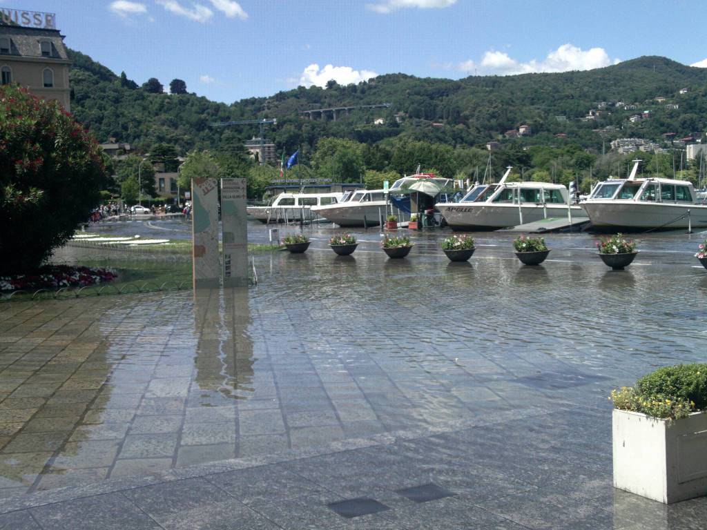 lago in piazza cavour 