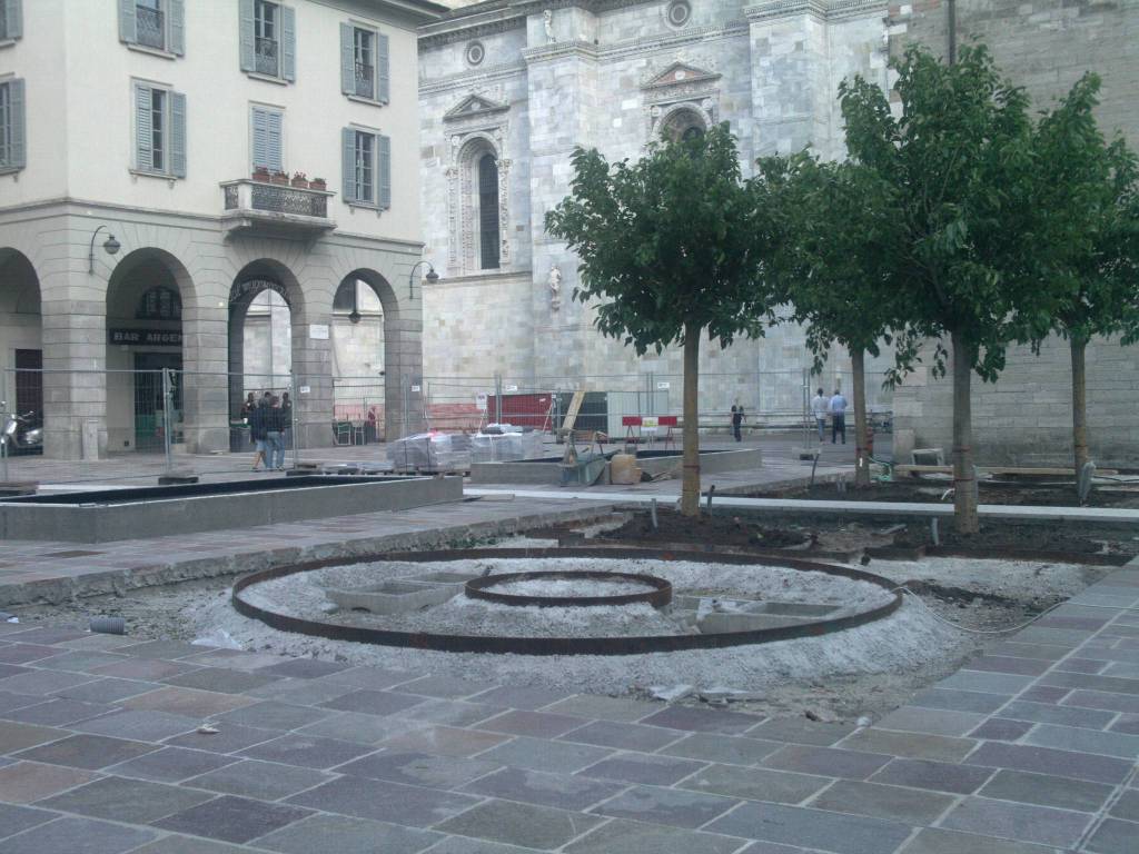 piazza grimoldi como sistemata