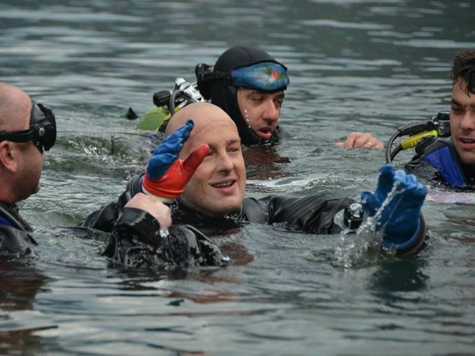 Danilo Bernasconi tenta il record di immersione nel lago