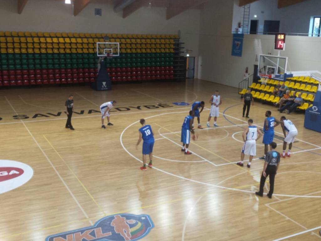 amichevole pallacanestro cantù in Lituania
