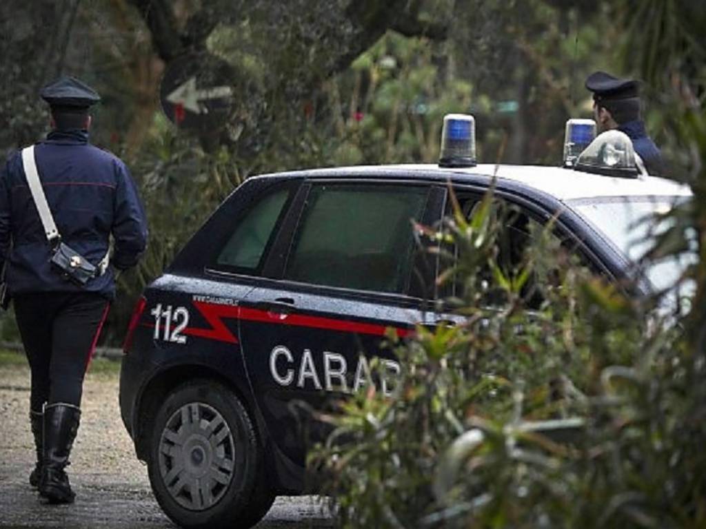 carabinieri nel bosco