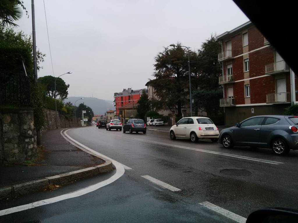 como coda traffico auto in colonna