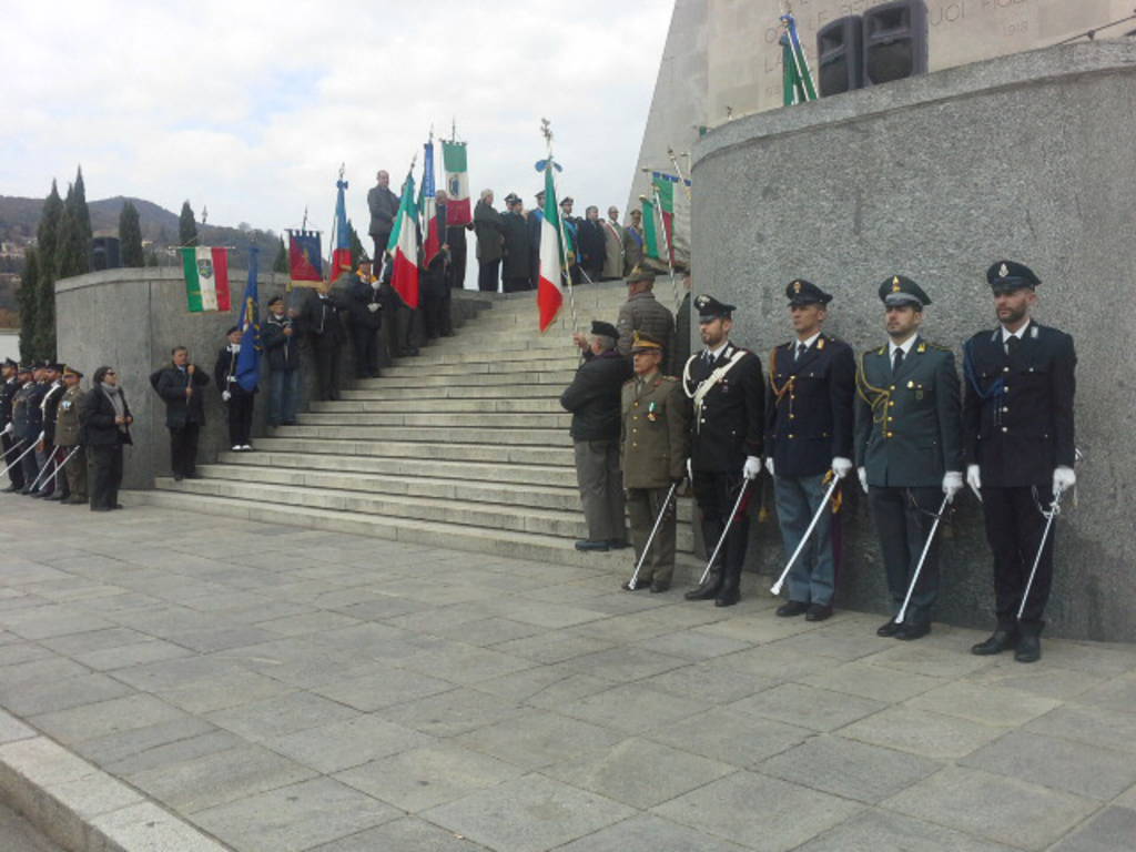 4 novembre a como, il ricordo delle vittime al Monumento ai caduti