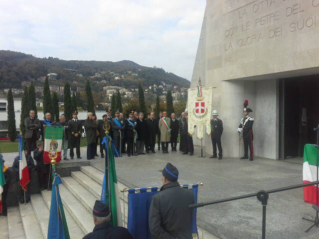 4 novembre a como, il ricordo delle vittime al Monumento ai caduti