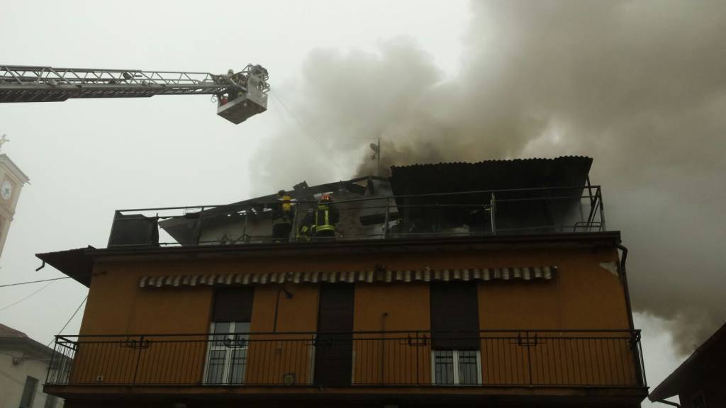 incendio appartamento socco di fino mornasco