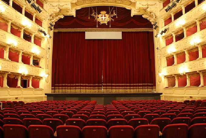 rubriche un mese a teatro