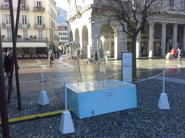 albero dei balocchi como di giorno e piazza angeli