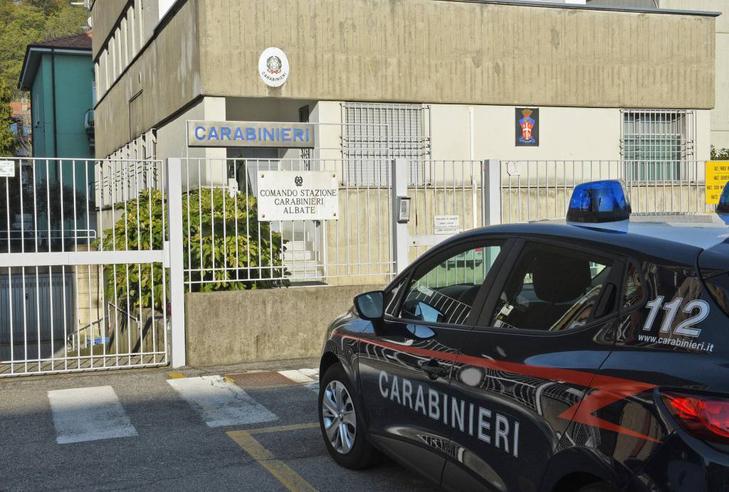 carabinieri albate esterno caserma