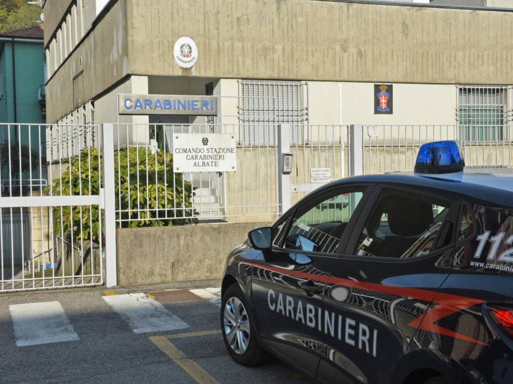 carabinieri albate esterno caserma