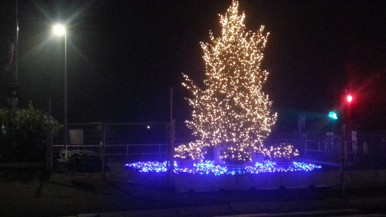 Nuovo albero dei balocchi e la natività alla ex biglietteria