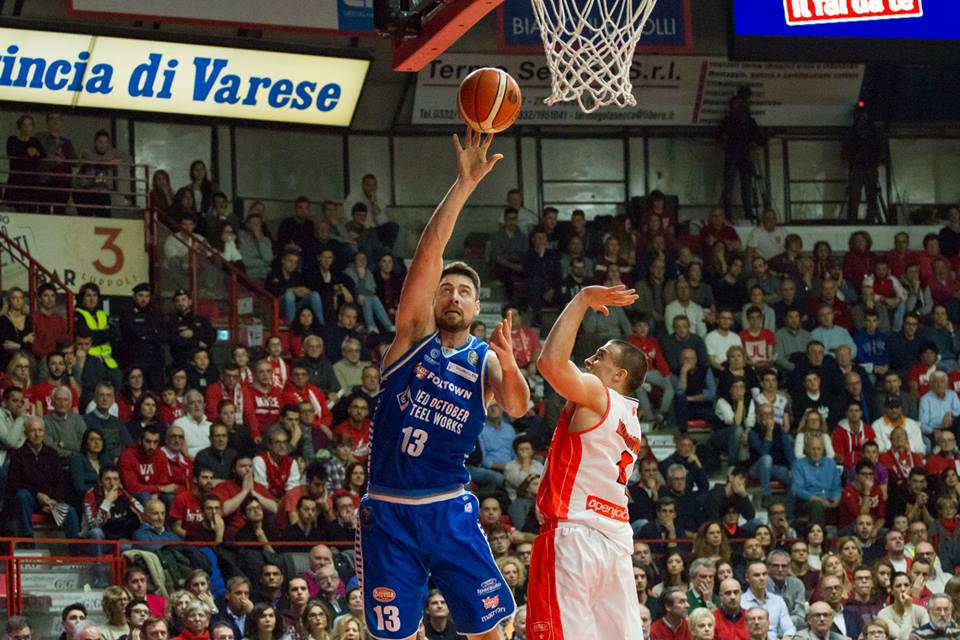 openjob varese red october cantù, le immagini del derby