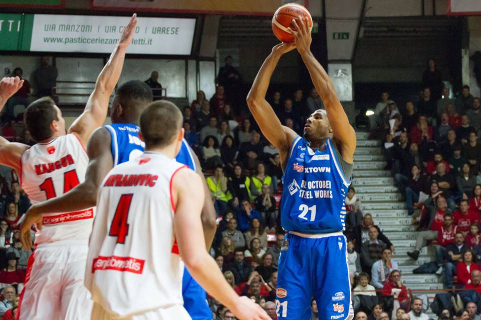 openjob varese red october cantù, le immagini del derby