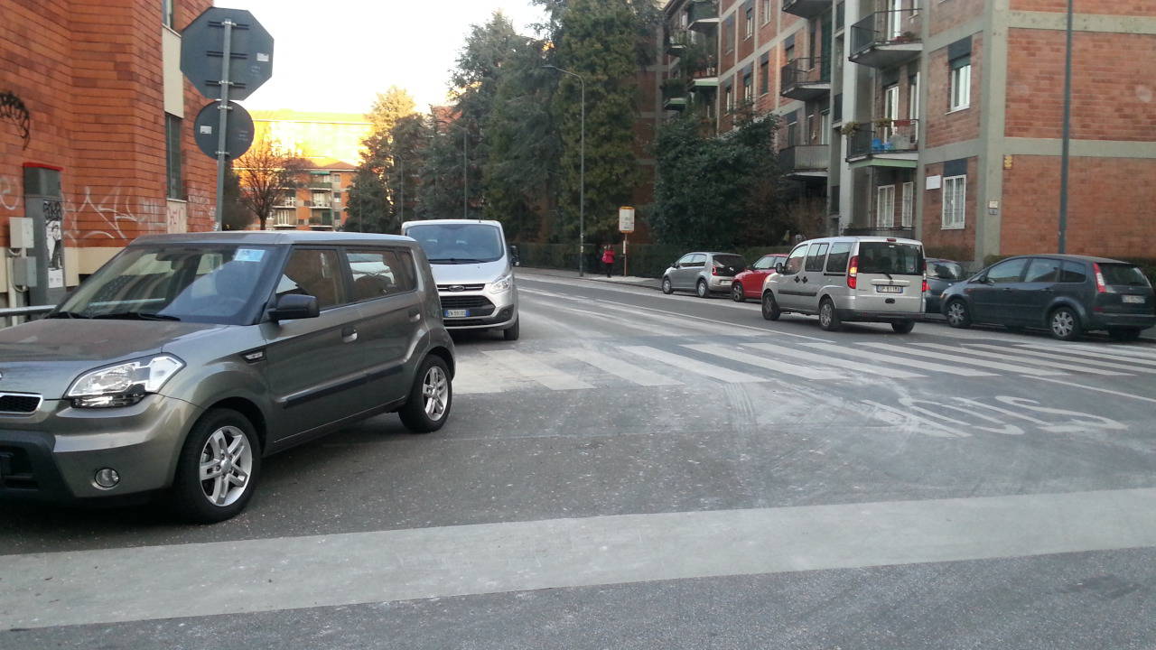 ghiaccio e sale sulle strade di Milano: a Como non è così