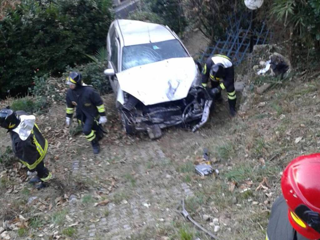 incidente argegno auto dirupo