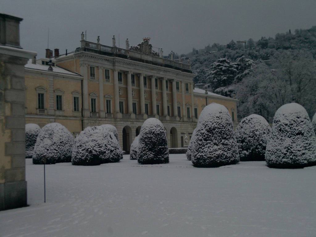 neve a villa olmo e sulla passeggiata