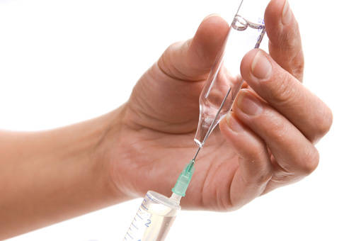 siringa vaccino per la meningite