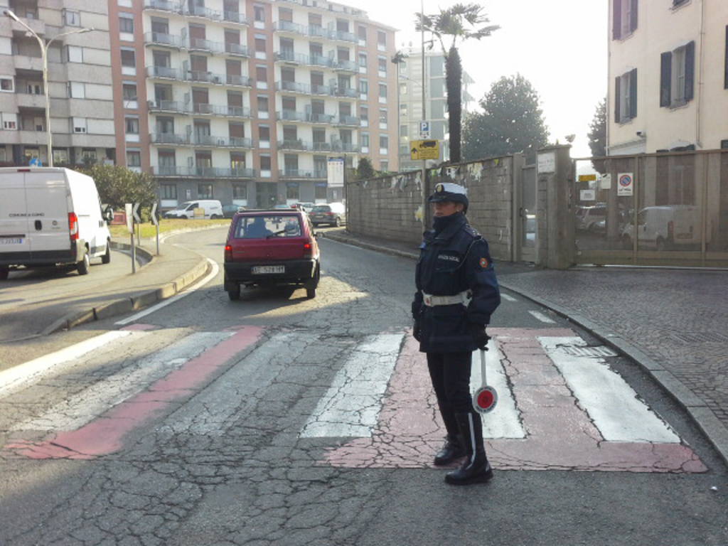 sole basso viale masia a como vigili