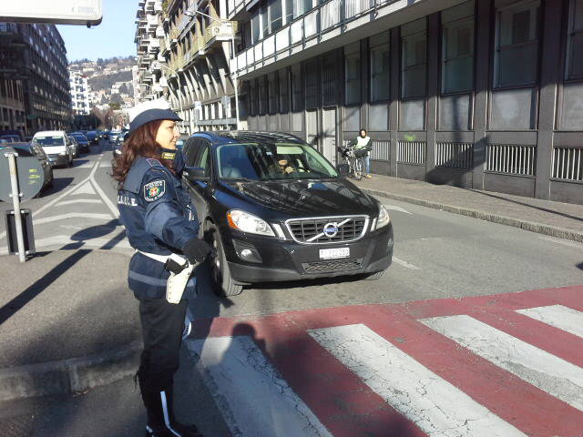 Viale Masia a Como: Polizia Locale dopo gli investimenti
