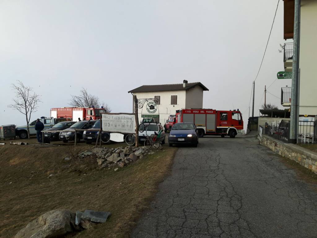 Bruciàno i boschi in àlto lago: sospetto piromane