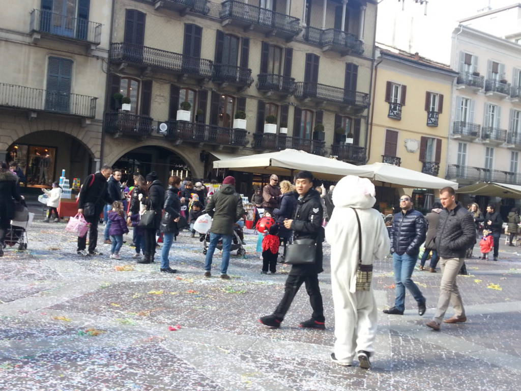 Carnevale, la festa dei bambini in piazza Duomo a Como