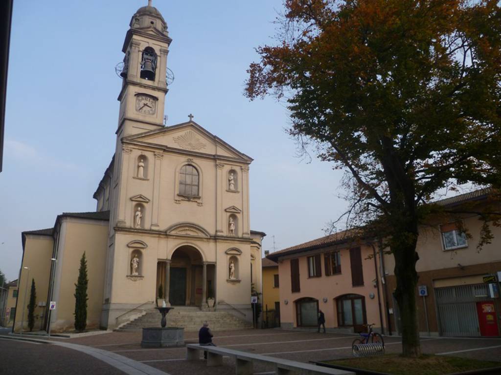 chiesa e parroco di novedrate