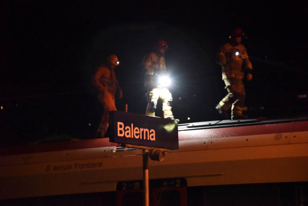 Folgorato sul tetto di un treno partito da Como: un giallo