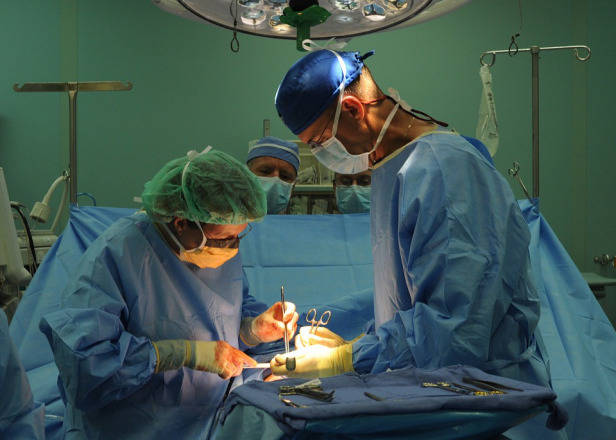 prelievo organi sala operatoria chirurghi