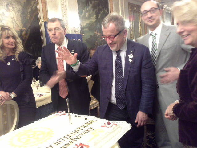 Roberto Maroni ospite d'onore dei Rotary lariani: il futuro di Como