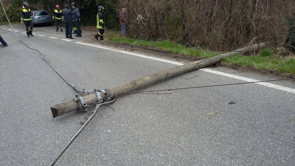 incidente faloppio auto nella scarpata