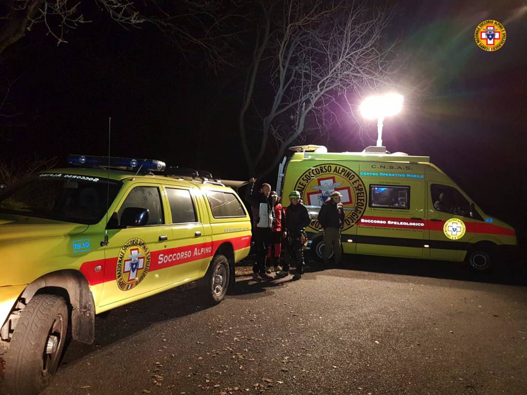 Moltrasio, escursionista recuperato da una grotta