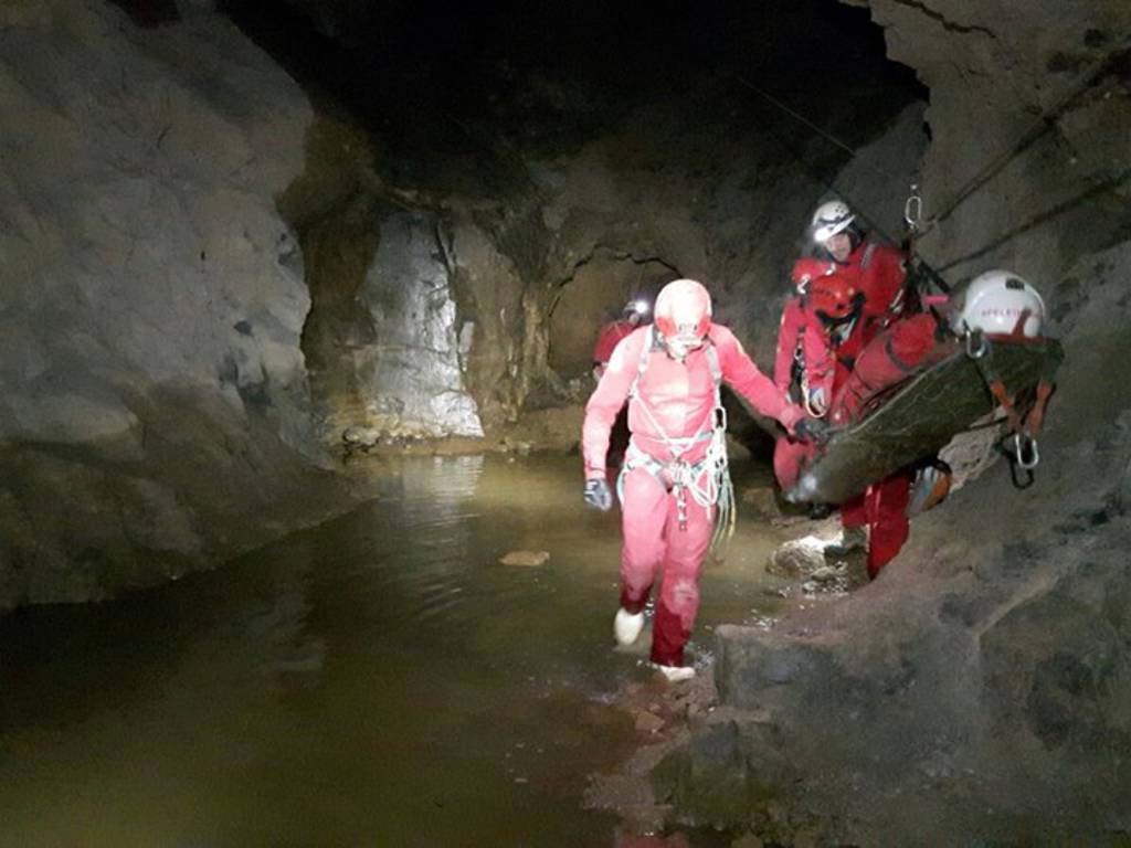 soccorso alpino grotta moltrasio