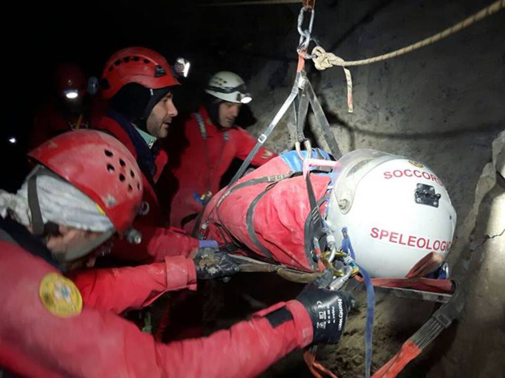 soccorso alpino grotta moltrasio