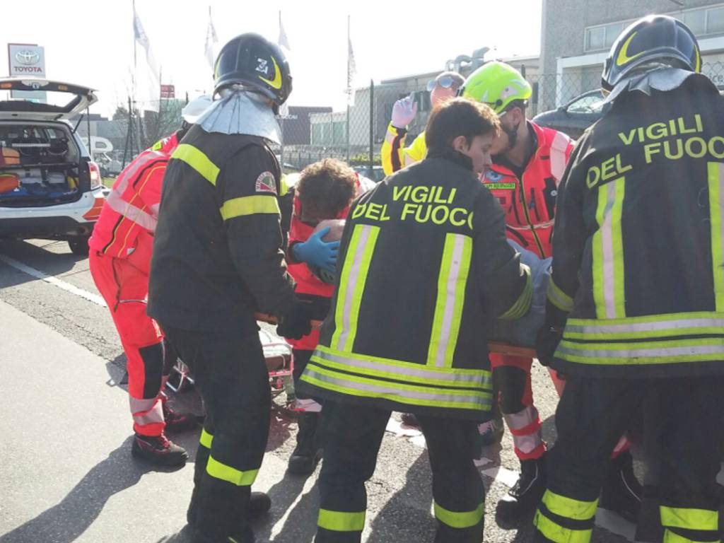 Tanti schianti oggi sulle strade del comasco: feriti a caos