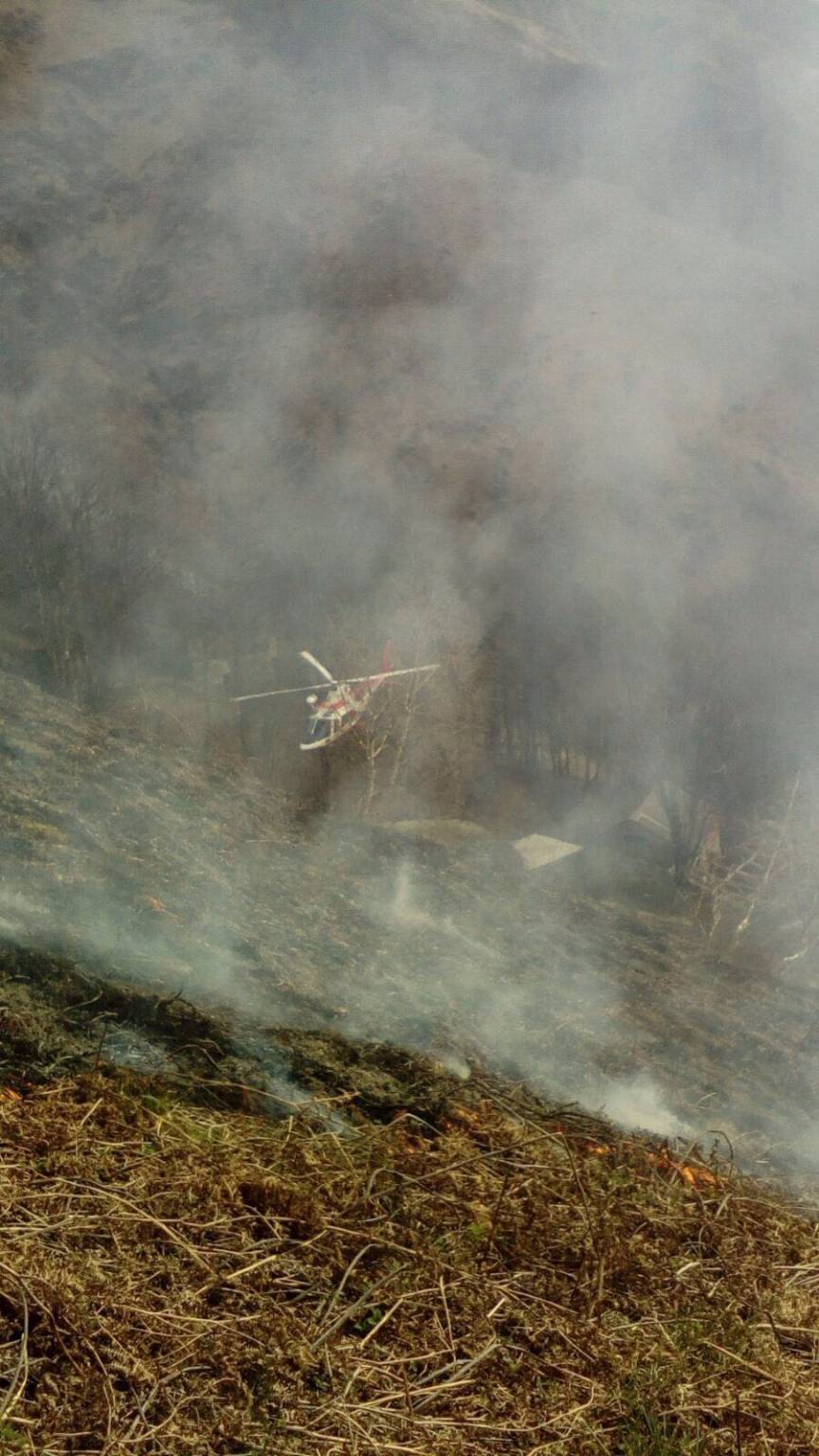 elicottero pompieri incendio monti di garzeno