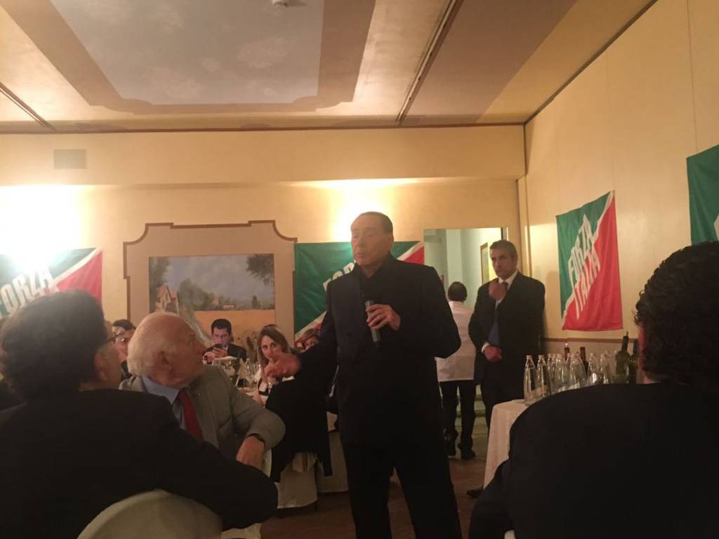 Berlusconi a cena ad Erba con i militanti di Forza Italia