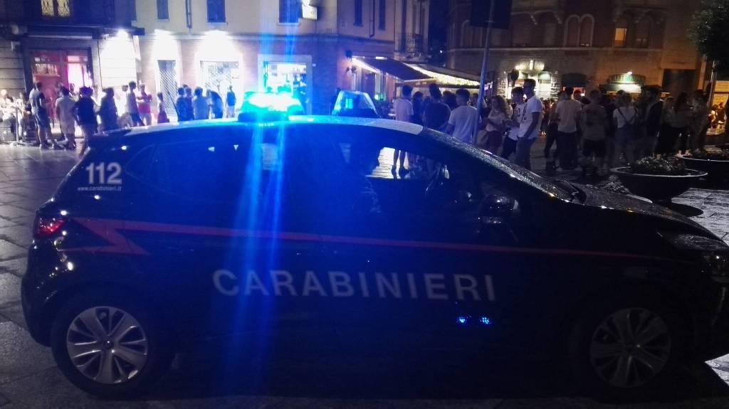 carabinieri e controlli notturni in centro cantù