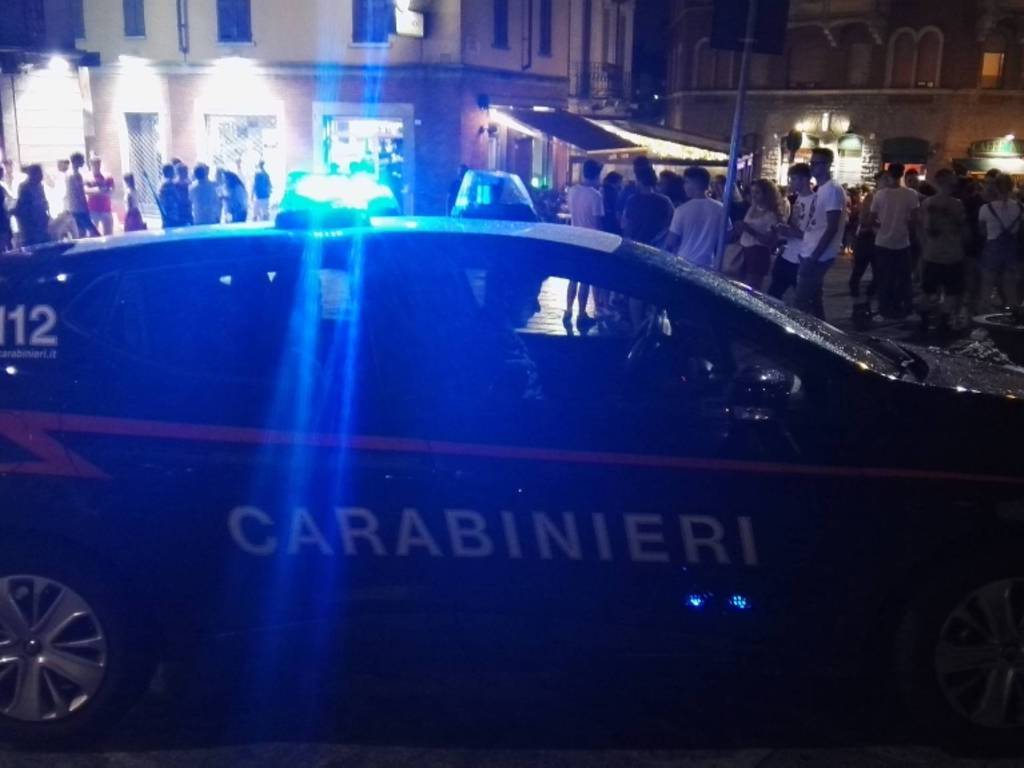 carabinieri e controlli notturni in centro cantù