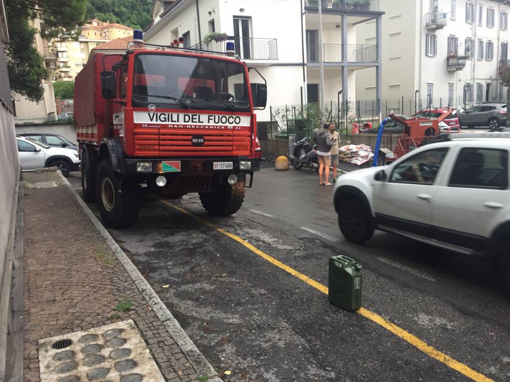 Giornata da incubo nel comasco: frane, allagamenti, disagi